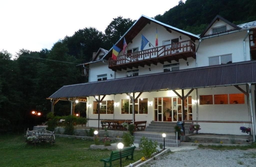 Pensiunea Valea Negrasului Traisteni Exterior photo