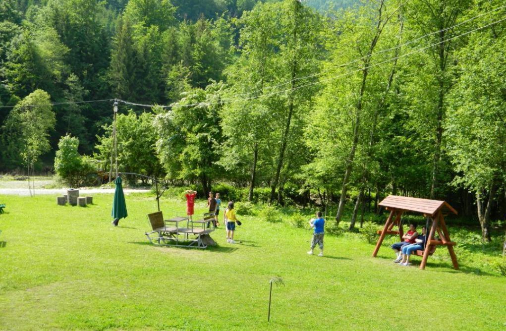 Pensiunea Valea Negrasului Traisteni Exterior photo